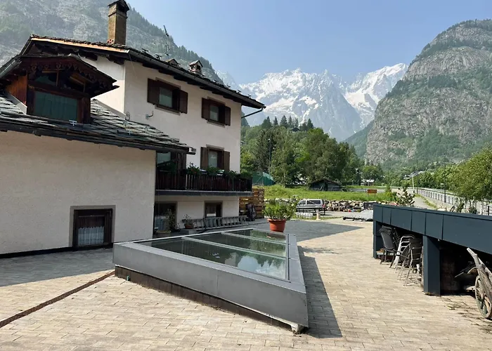 We Are 4810 Les Crampons *